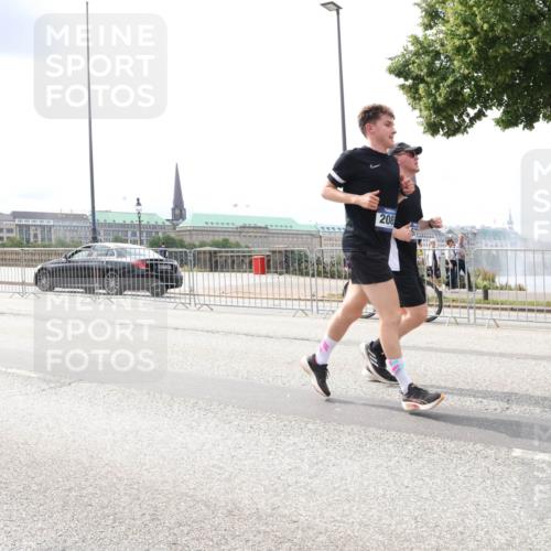 29.06.2025 - hella hamburg halbmarathon Lena Gebhardt http://msf.ph/oto/8477165 29.06.2025 10:33:21 Lombardsbrücke 208, 1078, 1324, 1732, 1764, 1995, 2038, 2054, 2085, 2276, 2776, 2838, 2959, 3341, 3391, 3708, 3812, 3871, 4030, 4096, 4164, 4361, 4445, 4449, 4555, 4650, 5075, 5110, 5180, 5581, 5917, 6040, 6109, 6773, 6861, 6999, 7705, 7982, 8021, 8170, 8282, 8595, 8839, 8891, 9034, 9143, 9234, 9258, 9289, 9438, 9471, 9542, 9591, 9592, 9750, 9768, 9780, 9799, 11229, 11260, 11713, 11756, 11811, 11826, 12039, 12423, 12424, 14305, 14743, 15951 meine-sportfotos.de