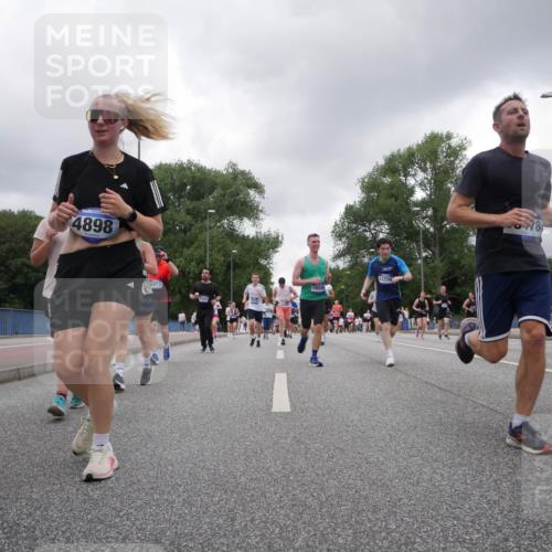 29.06.2025 - hella hamburg halbmarathon Luisa Fischer http://msf.ph/oto/8477206 29.06.2025 10:47:45 Kennedybrücke 4898, 6973, 18080, 7326, 12256, 578, 1095, 2073, 2186, 2692, 3596, 4968, 5355, 6036, 7489, 8763, 8870, 9331, 9333, 10707 meine-sportfotos.de