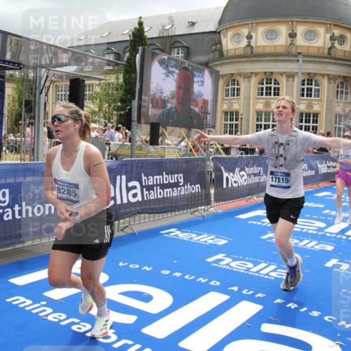 29.06.2025 - hella hamburg halbmarathon Michael Strokosch http://msf.ph/oto/8477218 29.06.2025 10:39:40 Ziel 1358, 4398, 4888, 7152, 7154, 9116, 9265, 11284, 11806, 14077, 15094, 15336, 15828, 16761, 17215, 17360, 17425, 18154, 18285, 18803 meine-sportfotos.de