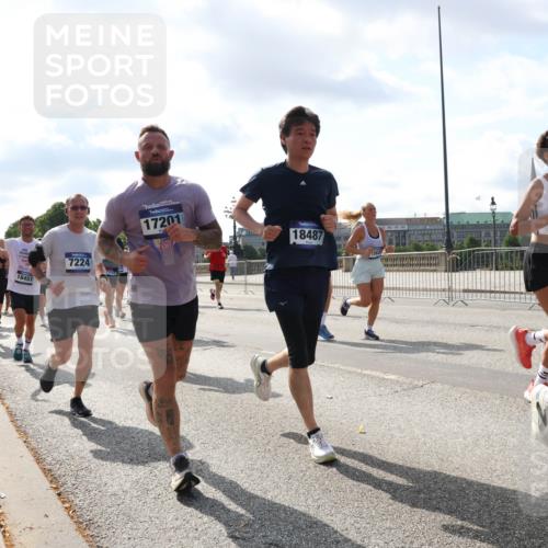 29.06.2025 - hella hamburg halbmarathon Lena Gebhardt http://msf.ph/oto/8477228 29.06.2025 09:55:55 Lombardsbrücke 18451, 7224, 17201, 18487, 1061, 1120, 1143, 1151, 1216, 1257, 1267, 1461, 1502, 1507, 1630, 1689, 1884, 1976, 2083, 2250, 2260, 2284, 2504, 2706, 2708, 2718, 2818, 2864, 2884, 3060, 3087, 3213, 3399, 3543, 3654, 3692, 3945, 3985, 4033, 4088, 4127, 4324, 4345, 4346, 4557, 4601, 4847, 4890, 4938, 5116, 5421, 5459, 5915, 6009, 6054, 6115, 6134, 6421, 6481, 6532, 6691, 6994, 7056, 7100, 7178, 7224, 7269, 7332, 8335, 8989 meine-sportfotos.de