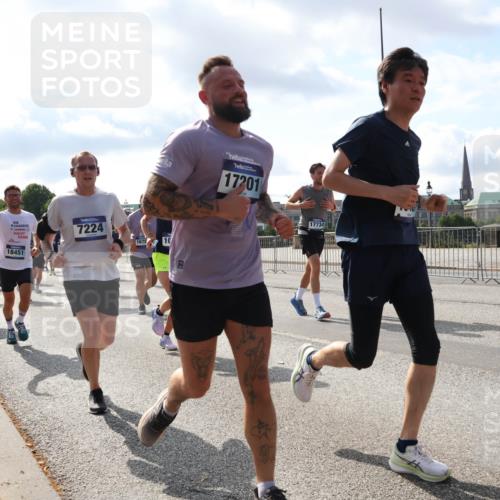29.06.2025 - hella hamburg halbmarathon Lena Gebhardt http://msf.ph/oto/8477323 29.06.2025 09:55:56 Lombardsbrücke 7224, 1678, 10, 18031, 18451, 17201, 17734, 1061, 1120, 1143, 1151, 1216, 1257, 1267, 1461, 1502, 1507, 1630, 1689, 1884, 1976, 2083, 2250, 2260, 2284, 2504, 2706, 2708, 2718, 2818, 2864, 2884, 3060, 3087, 3213, 3399, 3543, 3654, 3692, 3945, 3985, 4033, 4088, 4127, 4324, 4345, 4346, 4557, 4601, 4847, 4890, 4938, 5116, 5421, 5459, 5915, 6009, 6054, 6115, 6134, 6421, 6481, 6532, 6691, 6994, 7056, 7100, 7178, 7224, 7269, 7332, 8335, 8989, 10596 meine-sportfotos.de