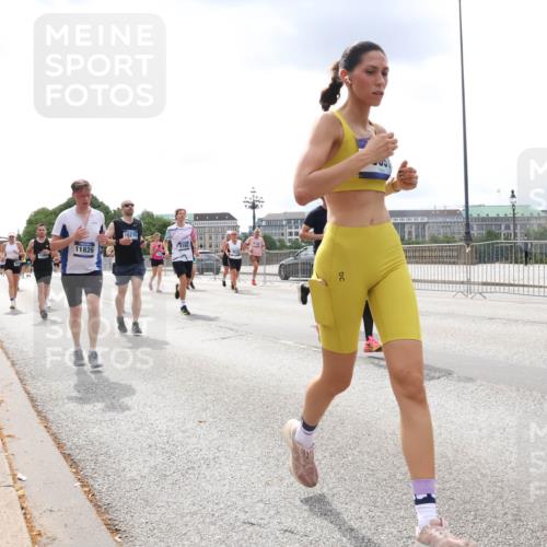 29.06.2025 - hella hamburg halbmarathon Lena Gebhardt http://msf.ph/oto/8477332 29.06.2025 10:33:22 Lombardsbrücke 11826, 16270, 1078, 1324, 1732, 1764, 1995, 2038, 2054, 2085, 2342, 2776, 2838, 2959, 3341, 3391, 3708, 3812, 3871, 4030, 4096, 4164, 4361, 4445, 4449, 4555, 4650, 5075, 5110, 5180, 5581, 5917, 6109, 6773, 6861, 6999, 7653, 7705, 7982, 8021, 8157, 8170, 8282, 8595, 8891, 9143, 9234, 9258, 9289, 9438, 9471, 9542, 9591, 9592, 9750, 9768, 9780, 9799, 11229, 11260, 11713, 11756, 11811, 11826, 12039, 12423, 12424, 14305, 14743, 15951 meine-sportfotos.de
