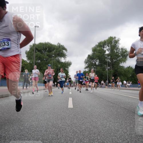29.06.2025 - hella hamburg halbmarathon Luisa Fischer http://msf.ph/oto/8477394 29.06.2025 10:47:50 Kennedybrücke 9333, 8763, 9073, 7842, 14544, 403, 2186, 2692, 3596, 6036, 6895, 8763, 10707 meine-sportfotos.de
