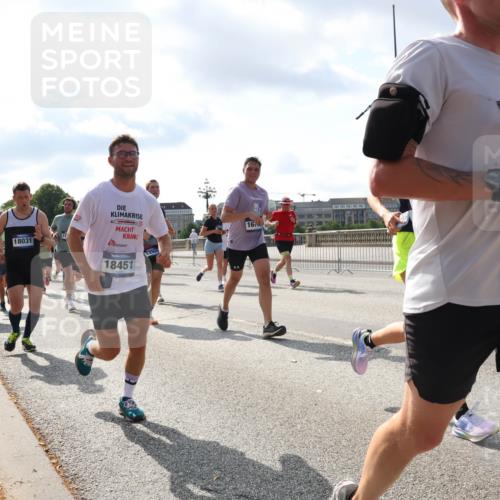 29.06.2025 - hella hamburg halbmarathon Lena Gebhardt http://msf.ph/oto/8477514 29.06.2025 09:55:57 Lombardsbrücke 10895, 18031, 10, 16, 0, 18451, 722, 1061, 1120, 1143, 1151, 1216, 1257, 1267, 1461, 1502, 1507, 1630, 1689, 1976, 2083, 2250, 2260, 2284, 2504, 2706, 2708, 2718, 2818, 2864, 2884, 3060, 3087, 3213, 3399, 3543, 3654, 3692, 3945, 3985, 4033, 4088, 4127, 4324, 4345, 4346, 4557, 4601, 4847, 4890, 4938, 5116, 5421, 5459, 5915, 6009, 6054, 6115, 6134, 6421, 6481, 6532, 6691, 6994, 7056, 7100, 7178, 7224, 7269, 7332, 8335, 8989, 10596 meine-sportfotos.de