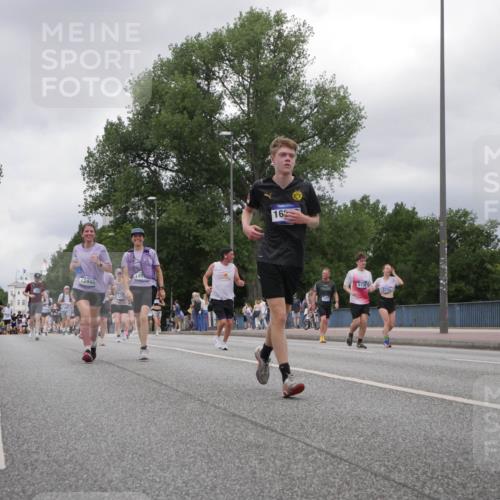 29.06.2025 - hella hamburg halbmarathon Luisa Fischer http://msf.ph/oto/8477557 29.06.2025 10:47:56 Kennedybrücke 12445, 4215, 148, 163, 13777, 5730, 5731, 2692, 3596, 4215, 5730, 5731, 6895, 7610, 7818, 10303, 10304 meine-sportfotos.de