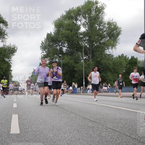 29.06.2025 - hella hamburg halbmarathon Luisa Fischer http://msf.ph/oto/8477572 29.06.2025 10:47:57 Kennedybrücke 12445, 148, 5730, 1623, 3596, 4215, 5730, 5731, 6895, 7610, 7818, 10303, 10304 meine-sportfotos.de