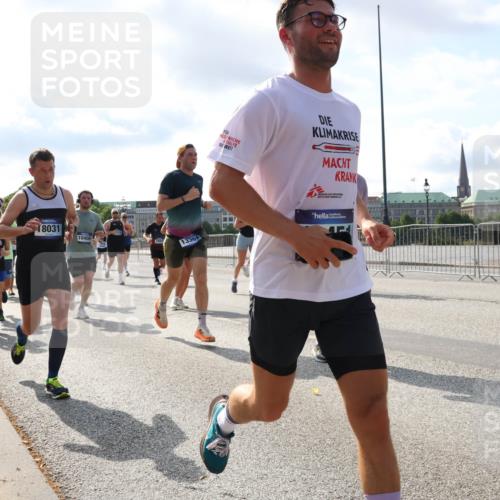 29.06.2025 - hella hamburg halbmarathon Lena Gebhardt http://msf.ph/oto/8477647 29.06.2025 09:55:57 Lombardsbrücke 13803, 10895, 8031, 10408, 13301, 1061, 1120, 1143, 1151, 1216, 1257, 1267, 1461, 1502, 1507, 1630, 1689, 1976, 2083, 2250, 2260, 2284, 2504, 2706, 2708, 2718, 2818, 2864, 2884, 3060, 3087, 3213, 3399, 3543, 3654, 3692, 3945, 3985, 4033, 4088, 4127, 4324, 4345, 4346, 4557, 4601, 4847, 4890, 4938, 5116, 5421, 5459, 5915, 6009, 6054, 6115, 6134, 6421, 6481, 6532, 6691, 6994, 7056, 7100, 7178, 7224, 7269, 7332, 8335, 8989, 10596 meine-sportfotos.de