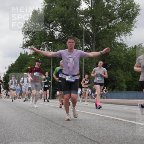 29.06.2025 - hella hamburg halbmarathon Luisa Fischer http://msf.ph/oto/8477675 29.06.2025 10:48:01 Kennedybrücke 13119, 10304, 3500, 10, 7610, 17293, 4215, 3506, 4215, 5730, 5731, 6922, 7610, 7818, 10303, 10304 meine-sportfotos.de