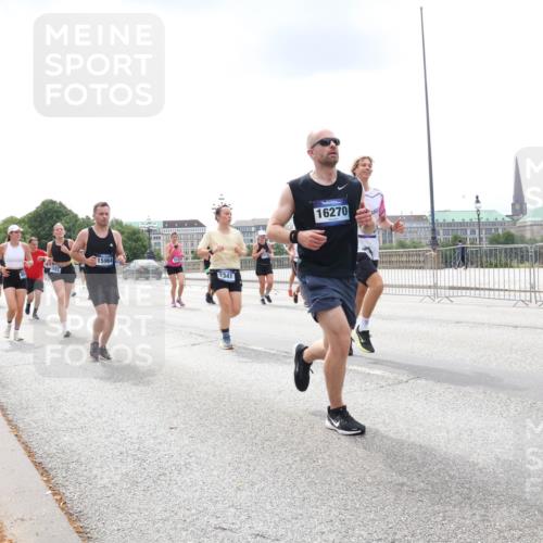 29.06.2025 - hella hamburg halbmarathon Lena Gebhardt http://msf.ph/oto/8477691 29.06.2025 10:33:24 Lombardsbrücke 591, 15964, 3341, 16270, 1324, 1764, 1995, 2038, 2054, 2085, 2342, 2776, 2838, 2959, 3170, 3341, 3391, 3708, 3812, 3871, 4030, 4096, 4164, 4361, 4433, 4445, 4449, 4555, 4650, 5075, 5096, 5110, 5141, 5180, 5569, 5581, 5917, 6109, 6773, 6854, 6999, 7653, 7705, 7982, 8021, 8157, 8282, 8595, 8891, 9143, 9234, 9258, 9289, 9438, 9471, 9591, 9592, 9750, 9768, 9780, 9799, 11229, 11260, 11713, 11811, 11826, 12039, 12423, 12424, 14305, 14743, 15951 meine-sportfotos.de