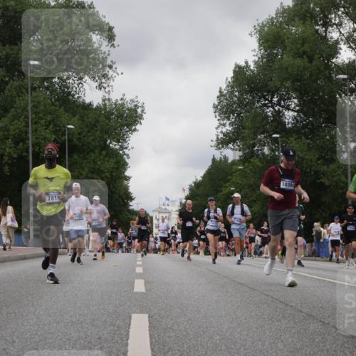 29.06.2025 - hella hamburg halbmarathon Luisa Fischer http://msf.ph/oto/8477726 29.06.2025 10:48:03 Kennedybrücke 7818, 8582, 2610, 14123, 1390, 10304, 9303, 18386, 15646, 3506, 4215, 5730, 5731, 6922, 7610, 7818, 10303, 10304 meine-sportfotos.de