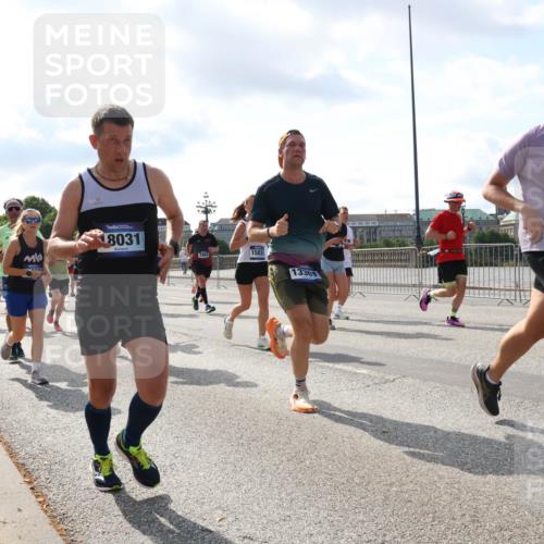 29.06.2025 - hella hamburg halbmarathon Lena Gebhardt http://msf.ph/oto/8477748 29.06.2025 09:55:58 Lombardsbrücke 18031, 15831, 13301, 16780, 1061, 1120, 1143, 1151, 1216, 1257, 1267, 1461, 1502, 1507, 1630, 1689, 1976, 2083, 2250, 2260, 2284, 2504, 2706, 2708, 2718, 2818, 2864, 2884, 3060, 3087, 3213, 3399, 3543, 3654, 3692, 3945, 3985, 4033, 4088, 4127, 4324, 4345, 4346, 4557, 4601, 4847, 4890, 4938, 5116, 5421, 5459, 5915, 6009, 6054, 6115, 6134, 6421, 6481, 6532, 6691, 6994, 7056, 7100, 7178, 7224, 7269, 7332, 8335, 8989, 10596 meine-sportfotos.de