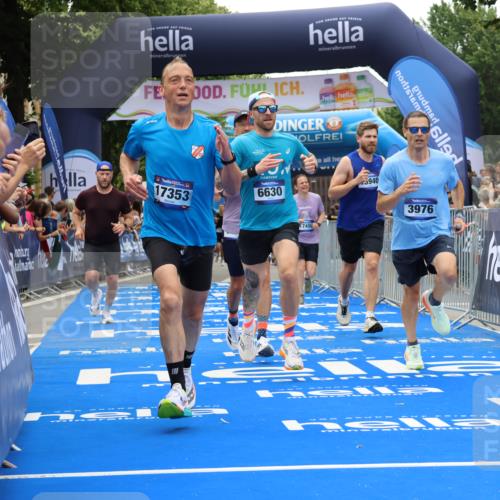 29.06.2025 - hella hamburg halbmarathon Strokosch-Dieckow http://msf.ph/oto/8477755 29.06.2025 10:46:46 Ziel 1942, 3976, 4091, 6630, 11858, 13940, 14541, 15900, 16175, 17172, 17353, 17492, 17669, 17743, 17865, 17892, 19105, 19128 meine-sportfotos.de