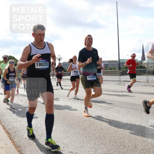 29.06.2025 - hella hamburg halbmarathon Lena Gebhardt http://msf.ph/oto/8477786 29.06.2025 09:55:58 Lombardsbrücke 15502, 10895, 821, 1539, 18031, 15831, 13301, 16780, 1061, 1120, 1143, 1151, 1216, 1257, 1267, 1461, 1502, 1507, 1630, 1689, 1976, 2083, 2250, 2260, 2284, 2504, 2706, 2708, 2718, 2818, 2864, 2884, 3060, 3087, 3213, 3399, 3543, 3654, 3692, 3945, 3985, 4033, 4088, 4127, 4324, 4345, 4346, 4557, 4601, 4847, 4890, 4938, 5116, 5421, 5459, 5915, 6009, 6054, 6115, 6134, 6421, 6481, 6532, 6691, 6994, 7056, 7100, 7178, 7224, 7269, 7332, 8335, 8989, 10596 meine-sportfotos.de