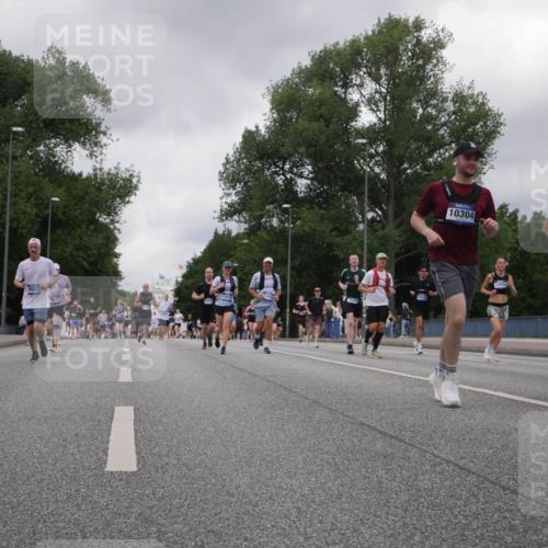29.06.2025 - hella hamburg halbmarathon Luisa Fischer http://msf.ph/oto/8477804 29.06.2025 10:48:04 Kennedybrücke 7818, 10304, 10303, 8582, 3506, 12995, 1713, 3506, 4215, 5730, 5731, 6922, 7610, 7818, 10303, 10304 meine-sportfotos.de