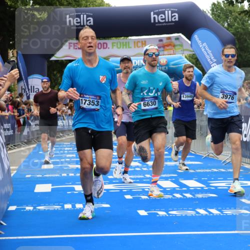 29.06.2025 - hella hamburg halbmarathon Strokosch-Dieckow http://msf.ph/oto/8477823 29.06.2025 10:46:46 Ziel 1942, 3976, 4091, 6630, 11858, 13940, 14541, 15900, 16175, 17172, 17353, 17492, 17669, 17743, 17865, 17892, 19105, 19128 meine-sportfotos.de