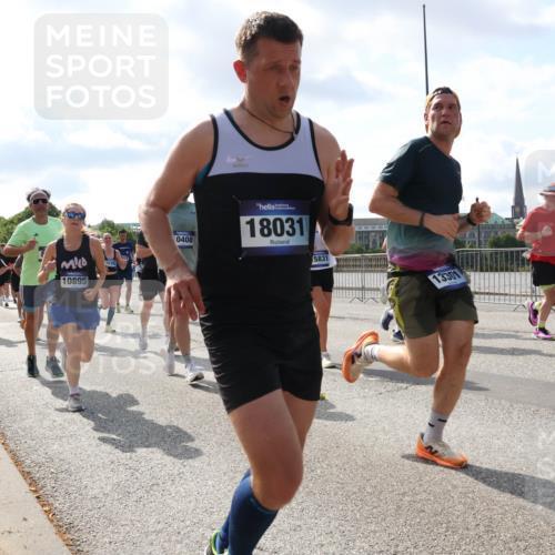29.06.2025 - hella hamburg halbmarathon Lena Gebhardt http://msf.ph/oto/8477862 29.06.2025 09:55:58 Lombardsbrücke 10895, 15392, 0408, 18031, 5831, 330, 1061, 1120, 1143, 1151, 1216, 1257, 1267, 1461, 1502, 1507, 1630, 1689, 1976, 2083, 2250, 2260, 2284, 2504, 2706, 2708, 2718, 2818, 2864, 2884, 3060, 3087, 3213, 3399, 3543, 3654, 3692, 3945, 3985, 4033, 4088, 4127, 4324, 4345, 4346, 4557, 4601, 4847, 4890, 4938, 5116, 5421, 5459, 5915, 6009, 6054, 6115, 6134, 6421, 6481, 6532, 6691, 6994, 7056, 7100, 7178, 7224, 7269, 7332, 8335, 8989, 10596 meine-sportfotos.de