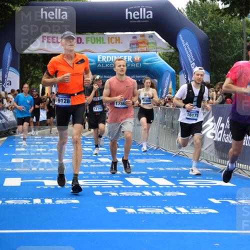 29.06.2025 - hella hamburg halbmarathon Strokosch-Dieckow http://msf.ph/oto/8477877 29.06.2025 10:46:41 Ziel 1920, 1942, 3976, 6630, 9051, 11858, 13525, 13554, 13940, 14541, 15026, 15133, 15714, 15900, 16175, 17353, 17669, 17743, 17865, 18297, 19128 meine-sportfotos.de