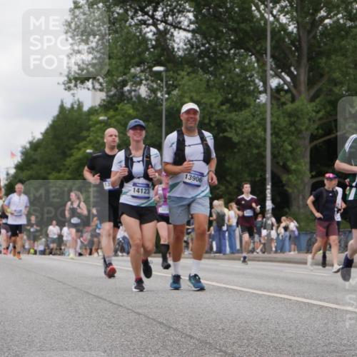29.06.2025 - hella hamburg halbmarathon Luisa Fischer http://msf.ph/oto/8477879 29.06.2025 10:48:06 Kennedybrücke 1326, 13, 14123, 1022, 13906, 3506, 1273, 1713, 3506, 6922, 7541, 7610, 7818, 10223, 10303, 10304 meine-sportfotos.de