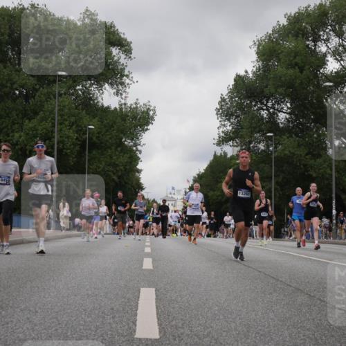 29.06.2025 - hella hamburg halbmarathon Luisa Fischer http://msf.ph/oto/8477965 29.06.2025 10:48:10 Kennedybrücke 18454, 13261, 18459, 7541, 10223, 1273, 1685, 1713, 3238, 3506, 6002, 6922, 7541, 8605, 10223 meine-sportfotos.de