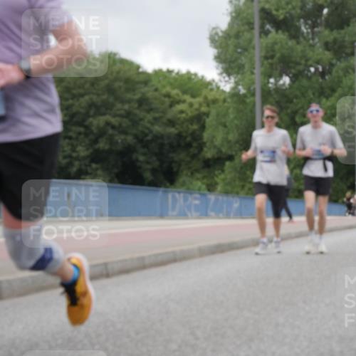 29.06.2025 - hella hamburg halbmarathon Luisa Fischer http://msf.ph/oto/8477975 29.06.2025 10:48:12 Kennedybrücke 2610, 1273, 1685, 1713, 3238, 3506, 6002, 6922, 7541, 8605, 10223 meine-sportfotos.de