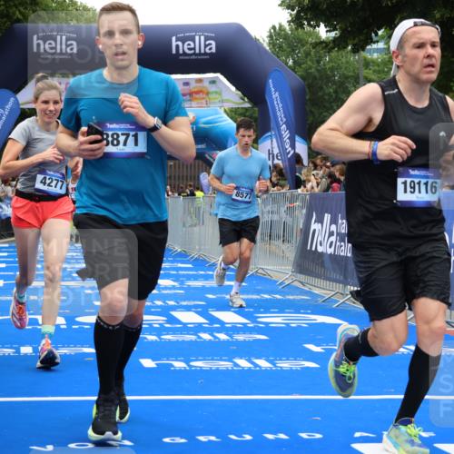 29.06.2025 - hella hamburg halbmarathon Strokosch-Dieckow http://msf.ph/oto/8477993 29.06.2025 10:45:56 Ziel 2189, 3477, 4277, 5648, 6460, 6532, 8269, 8577, 8871, 10792, 11821, 11936, 12084, 12269, 14462, 14804, 14911, 15149, 16624, 17008, 18081, 18185, 19116 meine-sportfotos.de