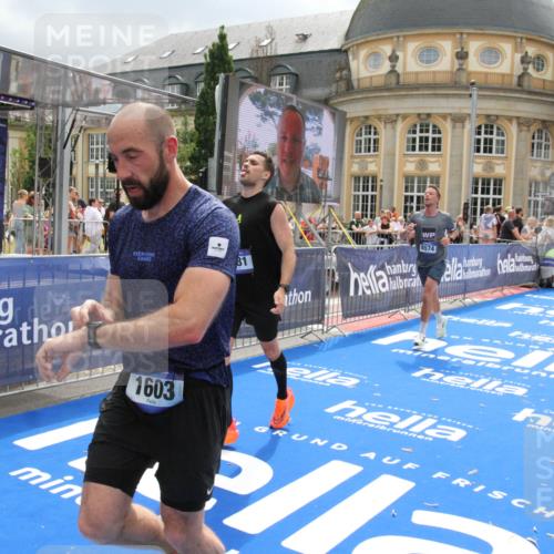 29.06.2025 - hella hamburg halbmarathon Michael Strokosch http://msf.ph/oto/8478005 29.06.2025 10:40:00 Ziel 1603, 2563, 3626, 4766, 5375, 6149, 7981, 8467, 8574, 11714, 15421, 15813 meine-sportfotos.de