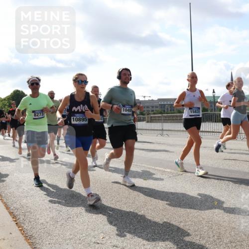 29.06.2025 - hella hamburg halbmarathon Lena Gebhardt http://msf.ph/oto/8478006 29.06.2025 09:55:59 Lombardsbrücke 13803, 15502, 8273, 10895, 10408, 15831, 1061, 1120, 1143, 1151, 1216, 1257, 1267, 1461, 1502, 1507, 1630, 1689, 2083, 2250, 2260, 2284, 2504, 2706, 2708, 2718, 2818, 2864, 2884, 3060, 3087, 3213, 3399, 3543, 3654, 3692, 3945, 3985, 4033, 4088, 4127, 4324, 4345, 4346, 4557, 4601, 4847, 4890, 4938, 5116, 5421, 5459, 5915, 6009, 6054, 6115, 6134, 6421, 6481, 6532, 6691, 6994, 7056, 7100, 7178, 7224, 7269, 7332, 8335, 8989, 10596 meine-sportfotos.de