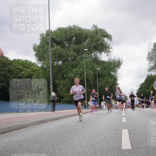 29.06.2025 - hella hamburg halbmarathon Luisa Fischer http://msf.ph/oto/8478013 29.06.2025 10:48:14 Kennedybrücke 14091, 1273, 1685, 1713, 3238, 6002, 6922, 7216, 7541, 8605, 9085, 10223 meine-sportfotos.de