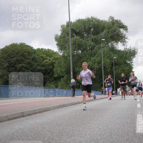 29.06.2025 - hella hamburg halbmarathon Luisa Fischer http://msf.ph/oto/8478016 29.06.2025 10:48:15 Kennedybrücke 13973, 1273, 1685, 1713, 3238, 6002, 7216, 7541, 8605, 9084, 9085, 10223 meine-sportfotos.de