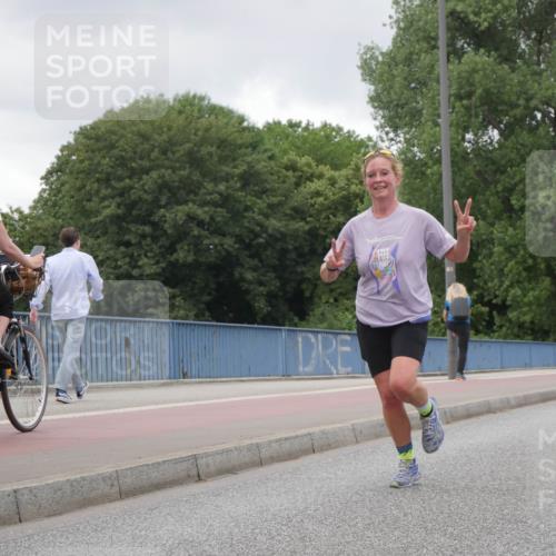 29.06.2025 - hella hamburg halbmarathon Luisa Fischer http://msf.ph/oto/8478029 29.06.2025 10:48:16 Kennedybrücke 4496, 1273, 1685, 1713, 3238, 6002, 7216, 7541, 8605, 9084, 9085, 10223 meine-sportfotos.de