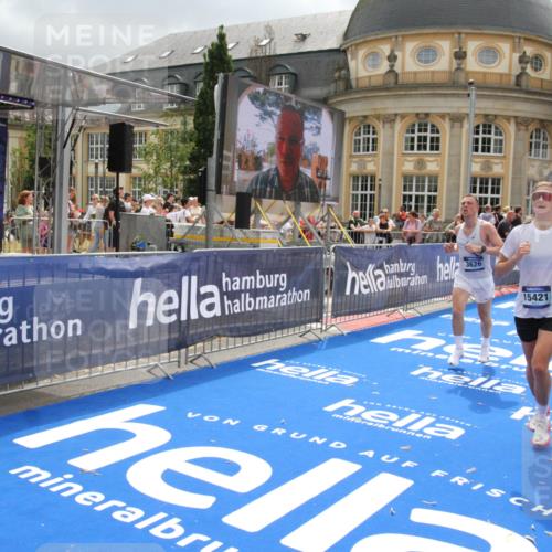 29.06.2025 - hella hamburg halbmarathon Michael Strokosch http://msf.ph/oto/8478041 29.06.2025 10:40:02 Ziel 1603, 3626, 5050, 5375, 6080, 7981, 8467, 8574, 12091, 15421, 17973 meine-sportfotos.de