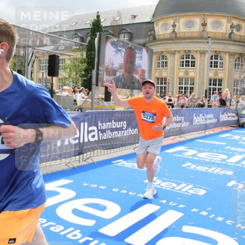 29.06.2025 - hella hamburg halbmarathon Michael Strokosch http://msf.ph/oto/8478086 29.06.2025 10:40:05 Ziel 2826, 3626, 5050, 5375, 6080, 8467, 12091, 13514, 15421, 15424, 17973 meine-sportfotos.de
