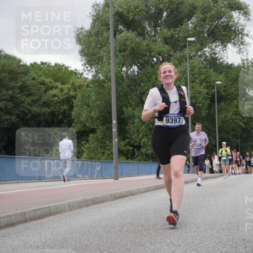 29.06.2025 - hella hamburg halbmarathon Luisa Fischer http://msf.ph/oto/8478201 29.06.2025 10:48:23 Kennedybrücke 9397, 4056, 1024, 6841, 7216, 8605, 8745, 8907, 9084, 9085 meine-sportfotos.de