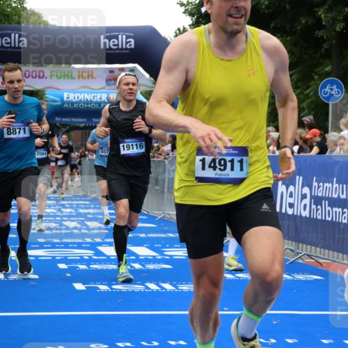 29.06.2025 - hella hamburg halbmarathon Strokosch-Dieckow http://msf.ph/oto/8478274 29.06.2025 10:45:55 Ziel 2189, 3477, 4277, 4345, 5648, 6532, 7385, 8269, 8577, 8871, 10792, 11821, 11936, 12084, 12269, 14462, 14911, 15149, 16624, 17008, 18081, 18185, 19116 meine-sportfotos.de