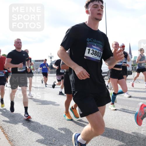 29.06.2025 - hella hamburg halbmarathon Lena Gebhardt http://msf.ph/oto/8478285 29.06.2025 09:56:01 Lombardsbrücke 2250, 15502, 14628, 1367, 13803, 5116, 392, 882, 1061, 1120, 1143, 1151, 1216, 1257, 1267, 1461, 1499, 1502, 1507, 1630, 1689, 2083, 2250, 2260, 2284, 2504, 2706, 2708, 2718, 2818, 2864, 2884, 3060, 3087, 3213, 3399, 3543, 3654, 3692, 3945, 3985, 4033, 4088, 4127, 4324, 4345, 4346, 4557, 4601, 4847, 4890, 4938, 5116, 5421, 5459, 5607, 6009, 6054, 6115, 6134, 6168, 6421, 6481, 6691, 6994, 7056, 7100, 7178, 7224, 7269, 7332, 7943, 8335, 8514, 8989, 10596 meine-sportfotos.de