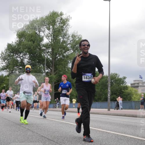 29.06.2025 - hella hamburg halbmarathon Luisa Fischer http://msf.ph/oto/8478308 29.06.2025 10:48:26 Kennedybrücke 024, 13580, 18341, 1024, 1798, 4388, 6841, 6888, 7216, 8745, 8907, 9084, 9085 meine-sportfotos.de