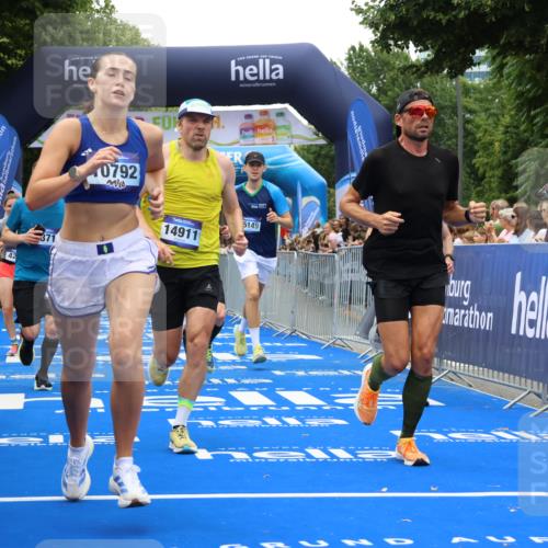 29.06.2025 - hella hamburg halbmarathon Strokosch-Dieckow http://msf.ph/oto/8478387 29.06.2025 10:45:53 Ziel 2189, 3477, 4277, 4345, 6290, 6532, 7385, 8269, 8577, 8871, 10792, 11821, 12084, 14462, 14911, 15149, 16624, 17008, 18185, 19116 meine-sportfotos.de