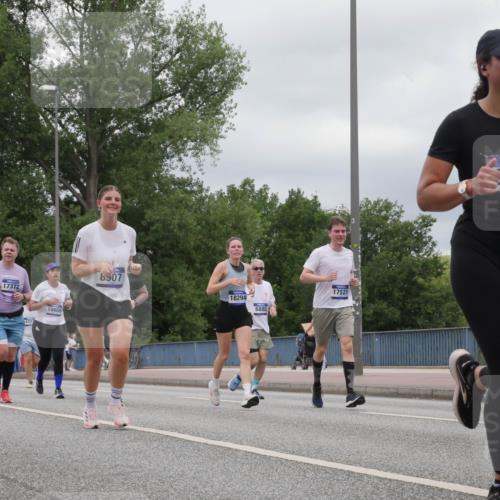29.06.2025 - hella hamburg halbmarathon Luisa Fischer http://msf.ph/oto/8478389 29.06.2025 10:48:31 Kennedybrücke 17372, 12793, 433, 10668, 8907, 18294, 6888, 17521, 745, 1024, 1798, 3570, 4275, 4337, 4388, 5949, 6841, 6888, 8745, 8907, 10668 meine-sportfotos.de
