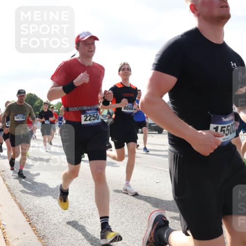 29.06.2025 - hella hamburg halbmarathon Lena Gebhardt http://msf.ph/oto/8478418 29.06.2025 09:56:02 Lombardsbrücke 16738, 2250, 8668, 550, 1061, 1120, 1143, 1151, 1216, 1257, 1267, 1461, 1499, 1502, 1507, 1592, 1630, 1689, 2083, 2250, 2260, 2284, 2504, 2706, 2708, 2718, 2818, 2864, 2884, 3060, 3213, 3399, 3543, 3654, 3692, 3945, 3985, 4033, 4077, 4088, 4127, 4324, 4345, 4346, 4557, 4601, 4847, 4890, 5116, 5421, 5459, 5607, 6009, 6054, 6115, 6134, 6168, 6421, 6481, 6691, 6994, 7056, 7100, 7178, 7224, 7269, 7332, 7943, 8335, 8514, 8968, 8989, 9246, 9537, 10596 meine-sportfotos.de