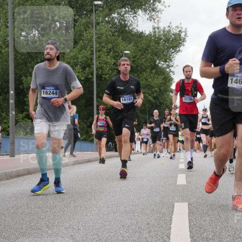 29.06.2025 - hella hamburg halbmarathon Luisa Fischer http://msf.ph/oto/8478476 29.06.2025 10:48:37 Kennedybrücke 16244, 15809, 16101, 12198, 13, 14325, 16916, 14777, 9036, 14681, 5099, 1774, 1798, 2779, 3570, 4275, 4337, 4388, 5099, 5949, 6888, 7859, 10668 meine-sportfotos.de