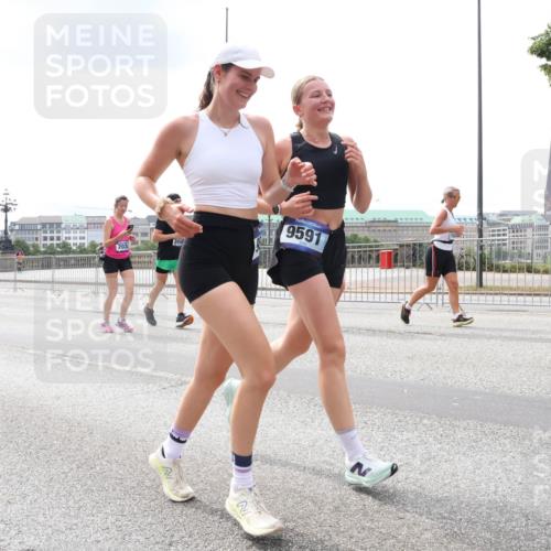 29.06.2025 - hella hamburg halbmarathon Lena Gebhardt http://msf.ph/oto/8478477 29.06.2025 10:33:27 Lombardsbrücke 203, 205, 9591, 1189, 1275, 1324, 1764, 1995, 2038, 2054, 2085, 2342, 2776, 2838, 2959, 3170, 3341, 3391, 3560, 3812, 3871, 4030, 4096, 4164, 4361, 4433, 4445, 4449, 4650, 4696, 5075, 5096, 5110, 5141, 5180, 5557, 5569, 5581, 5917, 6109, 6773, 6854, 6999, 7653, 7705, 7982, 8021, 8157, 8282, 8595, 8891, 9143, 9234, 9258, 9289, 9438, 9591, 9592, 9750, 9780, 9799, 11229, 11260, 11713, 11811, 11826, 12039, 14305, 14743, 15951 meine-sportfotos.de