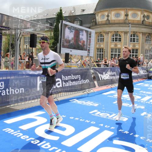 29.06.2025 - hella hamburg halbmarathon Michael Strokosch http://msf.ph/oto/8478525 29.06.2025 10:40:22 Ziel 5410, 5803, 8370, 8465, 12704, 14699, 17916, 18614 meine-sportfotos.de