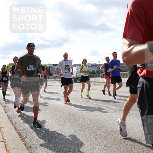 29.06.2025 - hella hamburg halbmarathon Lena Gebhardt http://msf.ph/oto/8478568 29.06.2025 09:56:02 Lombardsbrücke 1257, 45, 16738, 137, 2260, 225, 1061, 1120, 1143, 1151, 1216, 1257, 1267, 1461, 1499, 1502, 1507, 1592, 1630, 1689, 2083, 2250, 2260, 2284, 2504, 2706, 2708, 2718, 2818, 2864, 2884, 3060, 3213, 3399, 3543, 3654, 3692, 3945, 3985, 4033, 4077, 4088, 4127, 4324, 4345, 4346, 4557, 4601, 4847, 4890, 5116, 5421, 5459, 5607, 6009, 6054, 6115, 6134, 6168, 6421, 6481, 6691, 6994, 7056, 7100, 7178, 7224, 7269, 7332, 7943, 8335, 8514, 8968, 8989, 9246, 9537, 10596 meine-sportfotos.de