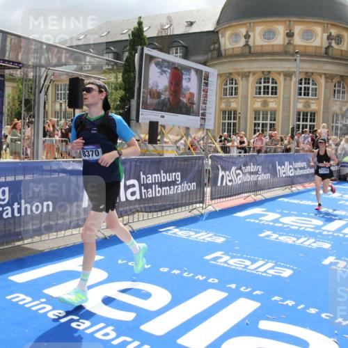 29.06.2025 - hella hamburg halbmarathon Michael Strokosch http://msf.ph/oto/8478594 29.06.2025 10:40:28 Ziel 6649, 8370, 14924, 15247, 17245, 17916 meine-sportfotos.de