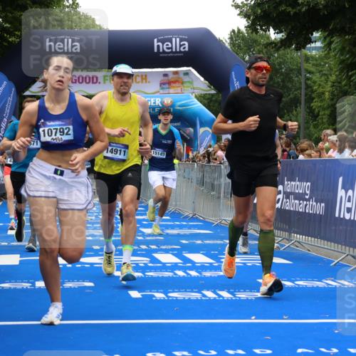 29.06.2025 - hella hamburg halbmarathon Strokosch-Dieckow http://msf.ph/oto/8478604 29.06.2025 10:45:53 Ziel 2189, 3477, 4277, 4345, 6290, 6532, 7385, 8269, 8577, 8871, 10792, 11821, 12084, 14462, 14911, 15149, 16624, 17008, 18185, 19116 meine-sportfotos.de