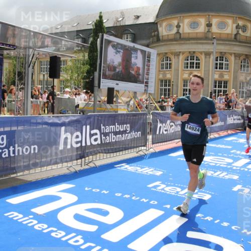 29.06.2025 - hella hamburg halbmarathon Michael Strokosch http://msf.ph/oto/8478671 29.06.2025 10:40:31 Ziel 6649, 7284, 8966, 10978, 11767, 12540, 14924, 15164, 15247, 17214, 17245, 17916 meine-sportfotos.de