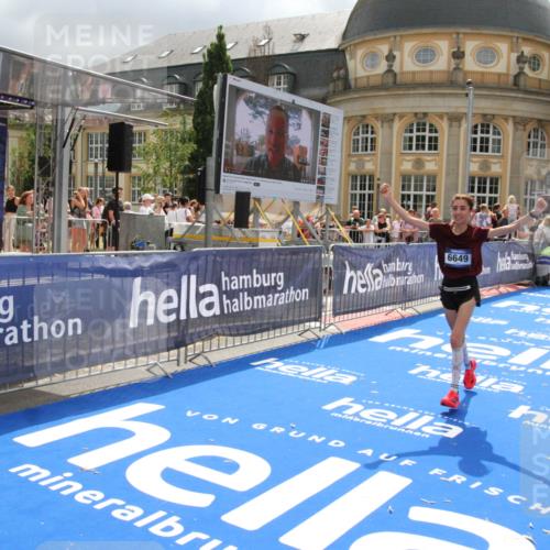 29.06.2025 - hella hamburg halbmarathon Michael Strokosch http://msf.ph/oto/8478685 29.06.2025 10:40:32 Ziel 6649, 7284, 8966, 10978, 11767, 12365, 12540, 14924, 15164, 15247, 17214, 17245, 18192 meine-sportfotos.de