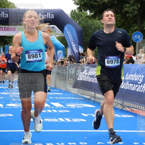29.06.2025 - hella hamburg halbmarathon Strokosch-Dieckow http://msf.ph/oto/8478727 29.06.2025 10:46:28 Ziel 2222, 2842, 4237, 4497, 5459, 6421, 6978, 7335, 8482, 8981, 9232, 9386, 9529, 9786, 11185, 11773, 12171, 12651, 12891, 13525, 13698, 14045, 14228, 14482, 15133, 15157, 15206, 16127, 17281, 17461, 18211, 18637, 18882, 19209 meine-sportfotos.de