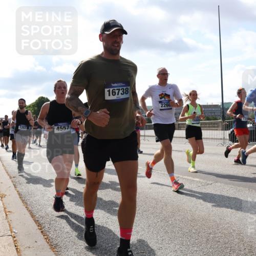 29.06.2025 - hella hamburg halbmarathon Lena Gebhardt http://msf.ph/oto/8478762 29.06.2025 09:56:03 Lombardsbrücke 1257, 4557, 29, 16738, 2260, 18869, 1462, 1061, 1143, 1216, 1257, 1267, 1461, 1499, 1502, 1507, 1592, 1630, 1689, 2083, 2250, 2260, 2284, 2504, 2706, 2708, 2718, 2818, 2864, 2884, 3060, 3213, 3399, 3543, 3654, 3692, 3945, 3985, 4033, 4077, 4088, 4127, 4324, 4345, 4346, 4557, 4601, 4847, 4890, 5116, 5421, 5607, 6009, 6054, 6115, 6134, 6168, 6421, 6481, 6691, 6994, 7056, 7100, 7178, 7224, 7269, 7332, 7943, 8335, 8514, 8968, 8989, 9246, 9537, 10596 meine-sportfotos.de