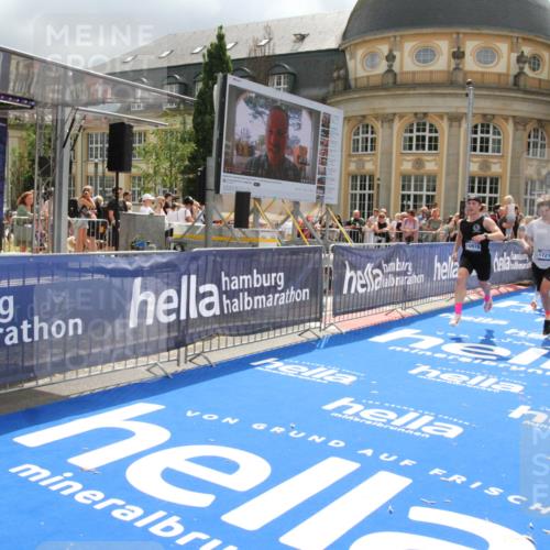 29.06.2025 - hella hamburg halbmarathon Michael Strokosch http://msf.ph/oto/8478770 29.06.2025 10:40:35 Ziel 6649, 7284, 8966, 10978, 11767, 12365, 12540, 15015, 15164, 15247, 17214, 18192 meine-sportfotos.de